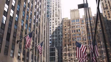 Ikonisches-New-Yorker-City-Gebäude-Mit-Amerikanischer-Flagge