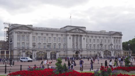 Buckingham-Palace-In-London,-Statische-Ansicht