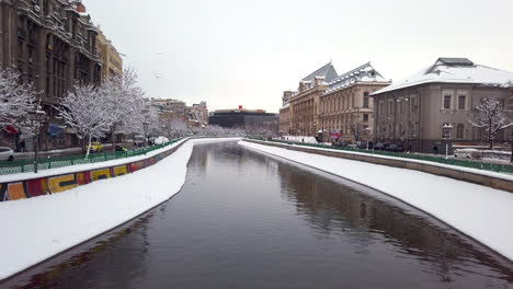 Dambovita-River-with-Palace-of-Justice,-winter-shoot,-Bucharest-Romania