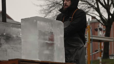 Forklift-operator-raising-ice-blocks-for-sculptor,-Slow-Motion