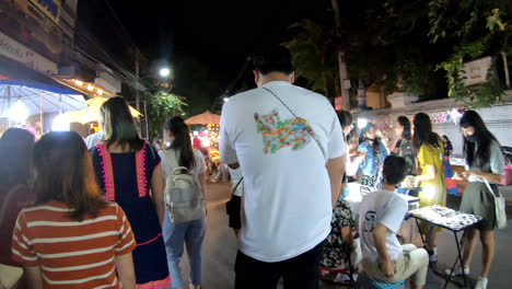 Chiang-Mai,-Thailand---DEC-6,-2016---Tourists-walking-and-choose-food-at-the-Night-Market-in-Chiang-Mai,-Thailand