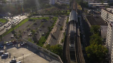 Stadtbahn-In-Puerto-Rico-7,-Adrenalinfilme-4k-30fps-|-Filmischer-Stadtbahn-FPV-Drohnenflug-In-Puerto-Rico,-Adrenalinfilme-4k-30fps