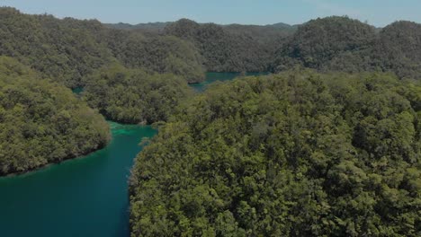 Hermoso-Dron-Aéreo-Disparado-Sobre-El-Parque-Natural-De-Sohoton-En-La-Isla-De-Siargao,-Filipinas