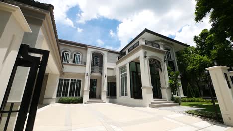 Modern-Luxury-Mansion-Exterior-Design