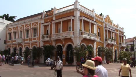 Colonial-Spanish-building-in-old-town-Cartagena,-Colombia,-close-to-Church-of-San-Pedro-Claver,-World-Heritage-Site