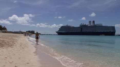 People-walking-at-the-beach-in-Grand-Turk,-Turks-and-Caicos-Islands