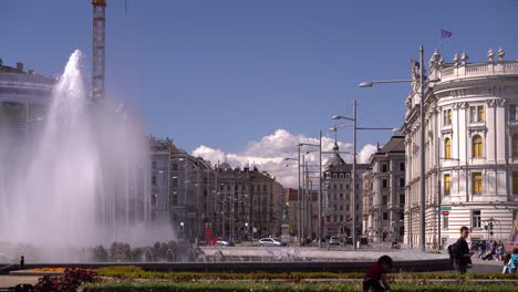 Beautiful-city-scenery-in-Vienna-city-center-during-clear-day-with-water-fountain