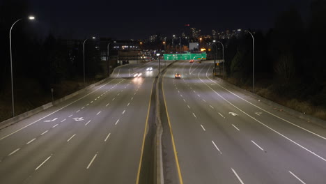 Tráfico-Ligero-En-La-Autopista-1,-Entre-Vancouver-Y-Burnaby,-BC,-Canadá