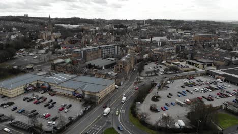 Drone-footage-of-Lancaster-city-centre-in-Lancashire,-UK