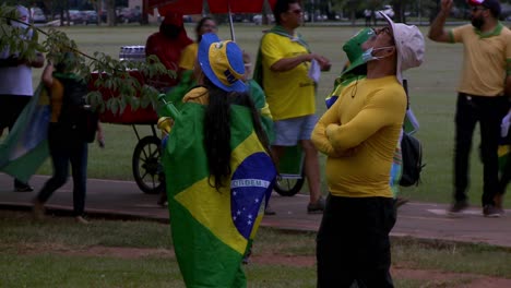 Partidarios-Del-Presidente-Brasileño-Jair-Bolsonaro-Llegando-A-Un-Mitin-Durante-La-Pandemia-De-Covid19