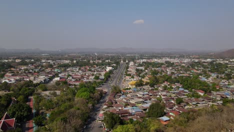 Straße-Zum-Wat-Phra-Phutthabat-In-Saraburi