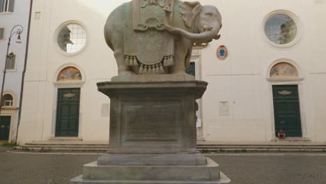 Aufklappen-Des-ägyptischen-Obelisken-Mit-Elefanten-Auf-Der-Piazza-Della-Minerva-In-Der-Innenstadt-Von-Rom