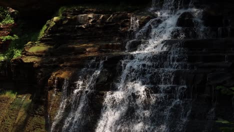 Brandywine-Falls-Sind-Eine-Dramatische-Und-Unerwartete-Naturoase-Mitten-In-Cleveland,-Ohio-2021