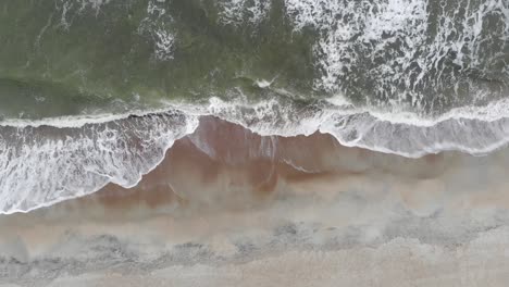 Meereswellen-Am-Strand-Sand-Küste-Küste-Erde-Texturen-Umgebung-Tybee-Island-Georgia-Luftdrohne