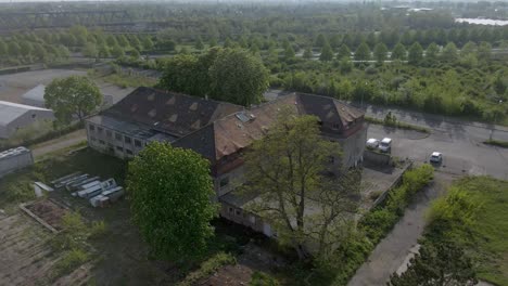 Luftaufnahme-Eines-Alten-Deutschen-Verfallenen-Gebäudes