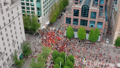 Luftaufnahme-Des-Protestes-Zum-„Canada-Day“-Während-Der-Demonstration-Der-Ureinwohner-In-Der-Innenstadt-Von-Vancouver,-BC,-Kanada