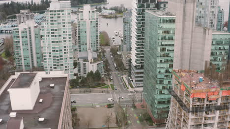 Luftaufnahme-Der-Eigentumswohnungstürme-Am-Hafen-In-Der-Innenstadt-Von-Vancouver