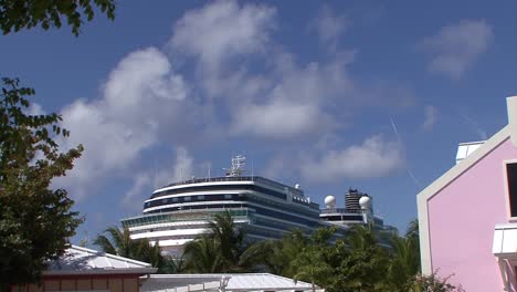 Nieuw-Amsterdam-cruise-ship-docked-in-Grand-Turk,Turks-and-Caicos-Islands