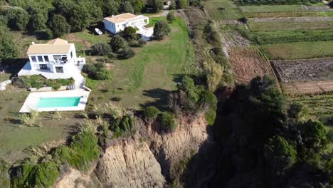 Gorgeous-aerial-drone-flight-slowly-sinking-down-drone-shot-lonely-house-on-a-high-cliff-and-canyon