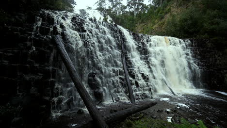 Clip-De-La-Cascada-Dip-Falls-En-Tasmania,-Australia