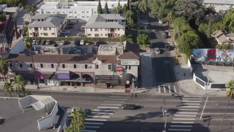 Fliegen-Um-Die-Lachfabrik-Am-Sunset-Boulevard-In-West-Hollywood