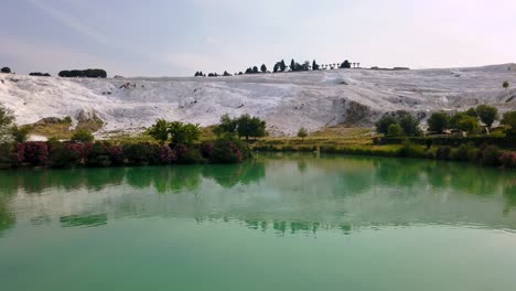 Elevating-shot-of-Pamukkale,-meaning-"cotton-castle"-which-is-a-natural-site-in-Denizli-in-the-southwestern-Turkey