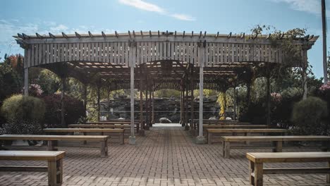 Beautiful-outdoor-pergola-wedding-venue-during-the-fall-at-Orchard-View-Wedding-and-Event-Centre