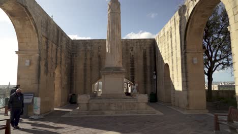 Reveal-Shot-of-Obelisk-in-Upper-Barrakka-Gardens-on-a-Sunny-Day-in-Valletta-City