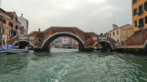 Ponte-dei-Tre-Archi-bridge-in-Cannaregio-seen-from-sailing-boat-on-canal,-Venice-in-Italy