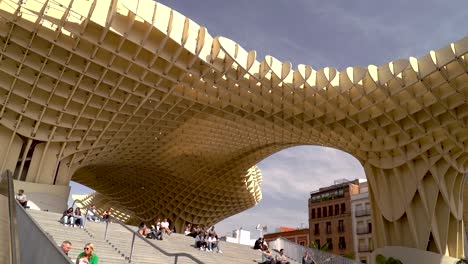 Beautiful-Los-Zetas-Metropol-Parasol-with-people-enjoying-sun-in-Seville,-Spain