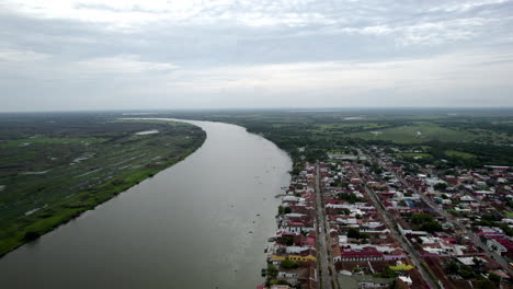 backwards-drone-shot-of-the-city-of-Tlacotalpan-in-veracruz,-a-world-heritage-site