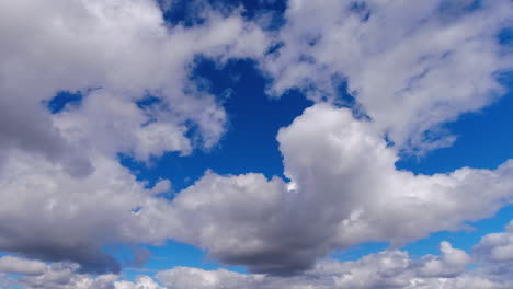 Cumulus-rain-cloud-slowly-moves-overhead-in-abstract-sky-timelapse