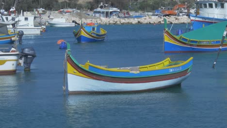 The-Colourful-Traditional-Maltese-Fishing-Boats,-The-Luzzu-and-the-Kajjik-at-Marsaxlokk,-Malta