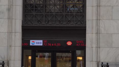 Börsenbildschirm-An-Der-Wand-Der-New-Yorker-Börse