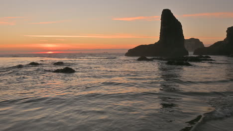 Friedliches-Meer,-Ruhe-Bei-Sonnenuntergang.-Oregon-Küstenreise