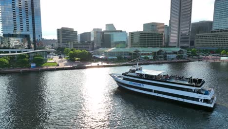 Tourists-on-City-Cruises-in-Baltimore-Maryland-Inner-Harbor