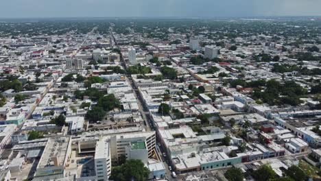Ein-Wunderschöner-Blick-Auf-Die-Weiße-Stadt-Direkt-Neben-Der-Kathedrale-Von-Mérida-In-Merida,-Mexiko