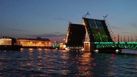 Puente-De-La-Anunciación-A-Través-Del-Río-Neva-San-Petersburgo-Rusia-Iluminación-Nocturna