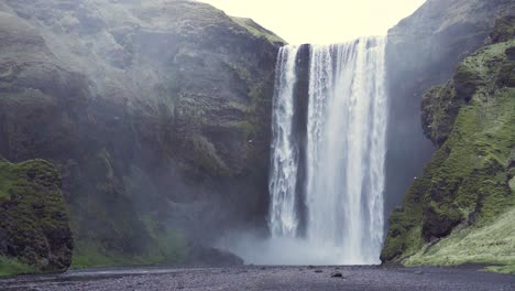 Skogafoss-waterfall-in-South-Iceland-in-slowmotion