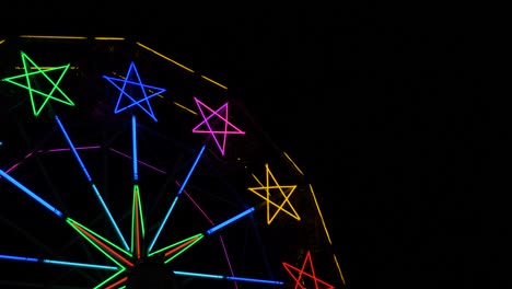 LED-Neonlichter-In-Der-Nacht-Bei-Einem-Riesenrad-Karneval