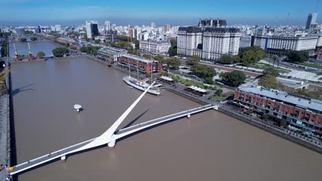 Puerto-Madero-In-Buenos-Aires,-Argentinien