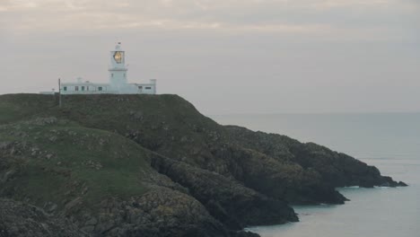 View-of-lighthouse-on-cloudy-evening