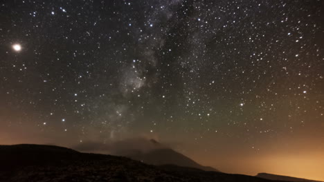Secuencia-De-Lapso-De-Tiempo-De-La-Vía-Láctea-En-El-Parque-Nacional-Del-Teide-En-Tenerife