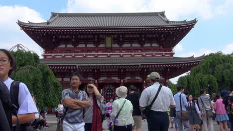 Crowded-people-heading-to-the-Buddhist-Temple-Sensoji-Timelapse