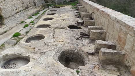 Antike-Griechische-Ruinen-Alter-Waschlöcher-Für-Wäsche-In-Zypern