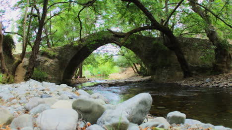 Puente-De-Piedra-Arqueado-Veneciano-Medieval