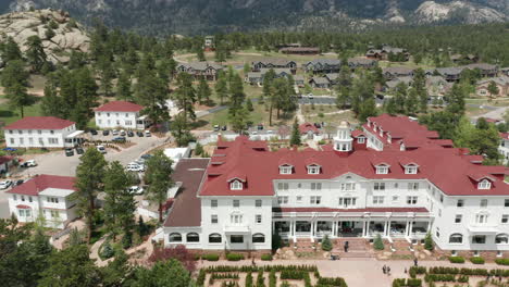El-Hotel-Stanley-En-Estes-Park-Colorado-Fue-La-Inspiración-Para-El-Hotel-Con-Vista-Del-Resplandor-Y-Se-Usó-En-La-Serie-De-Televisión
