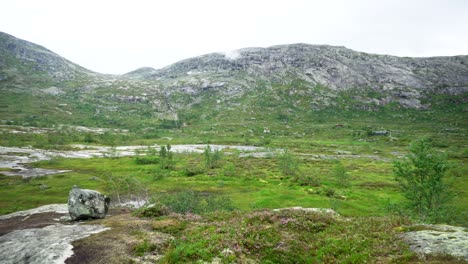 Blick-Auf-Den-Unteren-Pfad-Der-Trolltunga-In-Norwegen,-Telemark