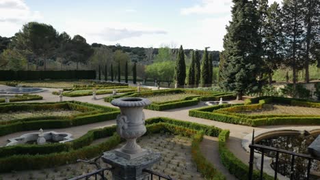 A-panning-of-a-baroque-garden-to-the-right,-with-a-ornament-pot-in-the-foreground