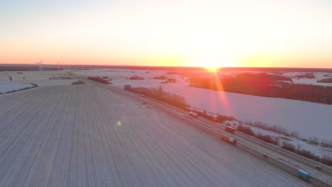 Sonnenuntergang-über-Feldern-Und-Autobahn-Im-Winter-Schweden